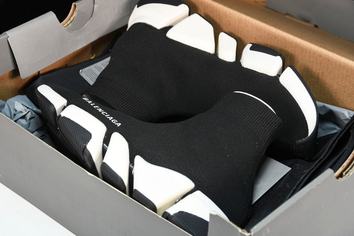 Speed 2.0 Trainers 'Black White' - UK 9 / US 10 / EU 43