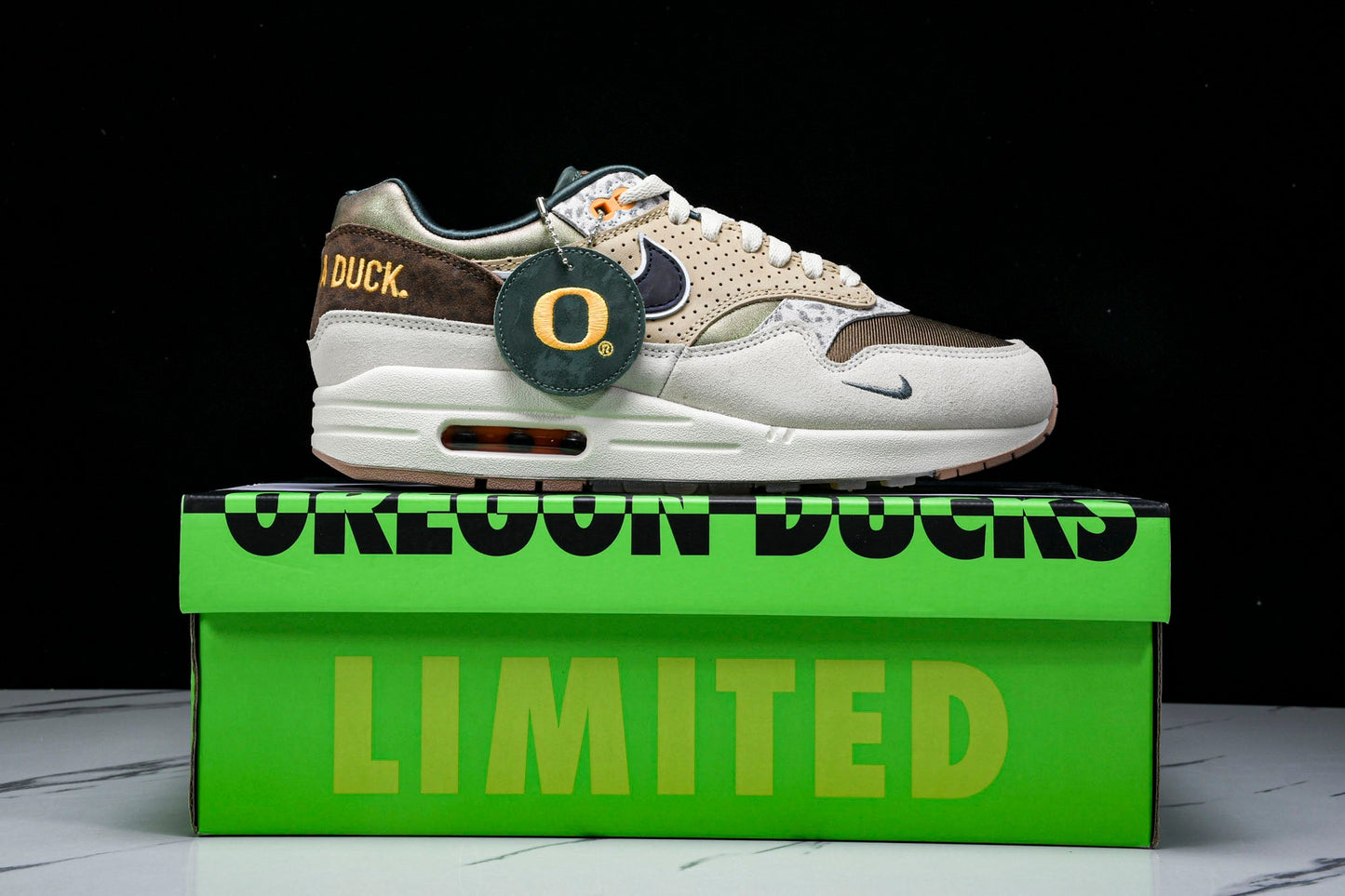 Division Street x AM1 '87 Premium University of Oregon PE - UK 9.5 / US 10.5 / EU 44.5