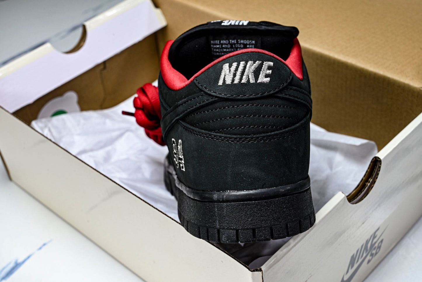 SB Dnk Low x Supreme 94 Black