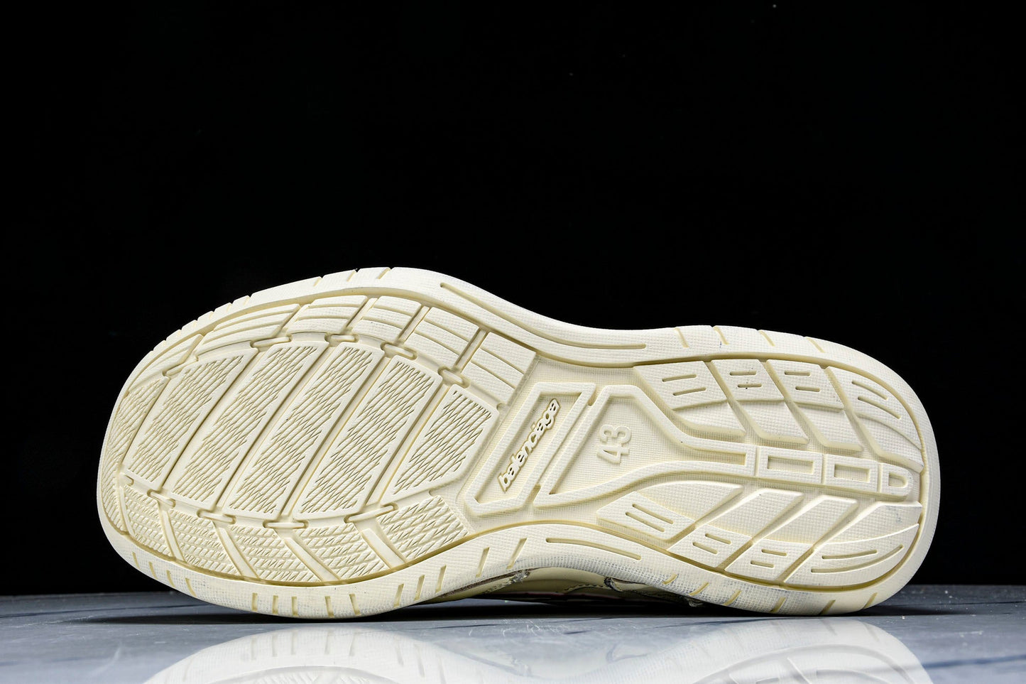 Вalenciaga Hamptons Worn-Out Sneaker 'Off-White Red'