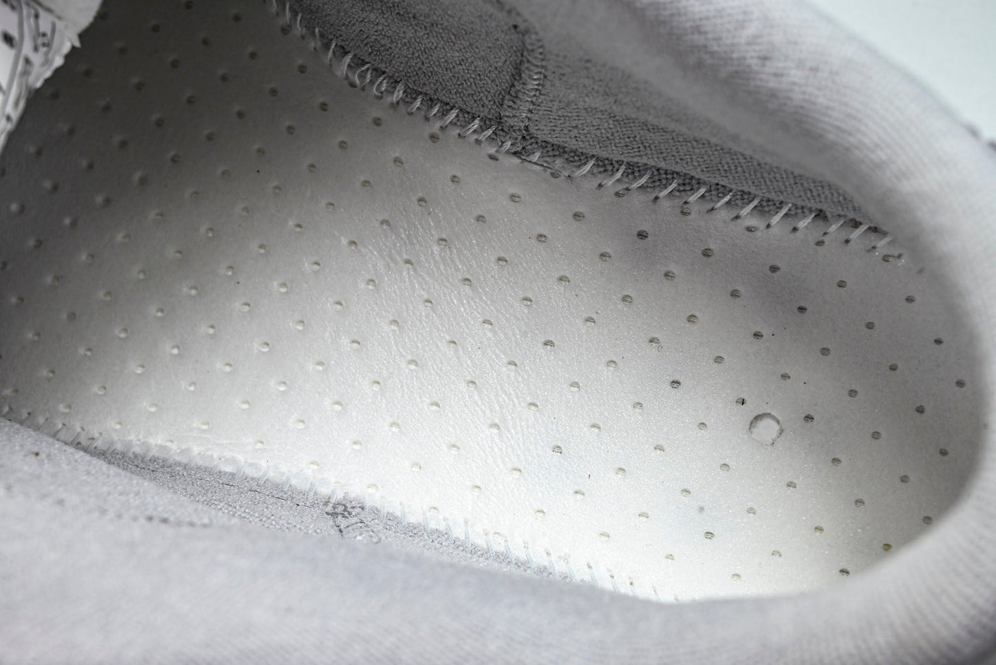 Вalenciaga Hamptons Worn-Out Sneaker 'Off-White Grey Red'