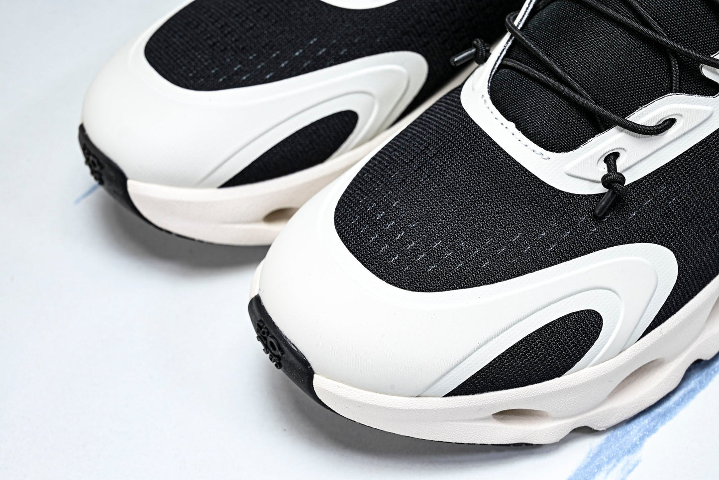 LOEWE × ON Cloudsolo 'White Black'