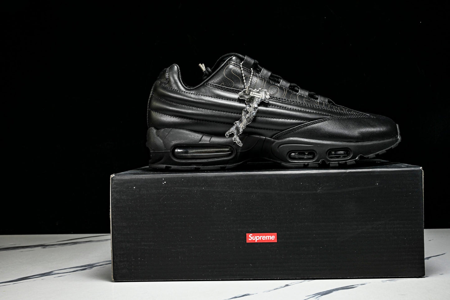 Supreme x AM95 Lux 'Black'