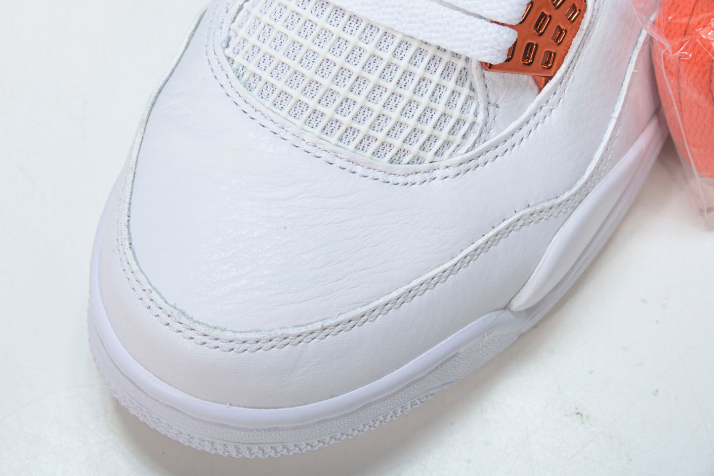 AJ4 Retro OG 'Orange Metallic' - UK 9.5 / US 10.5 / EU 44.5