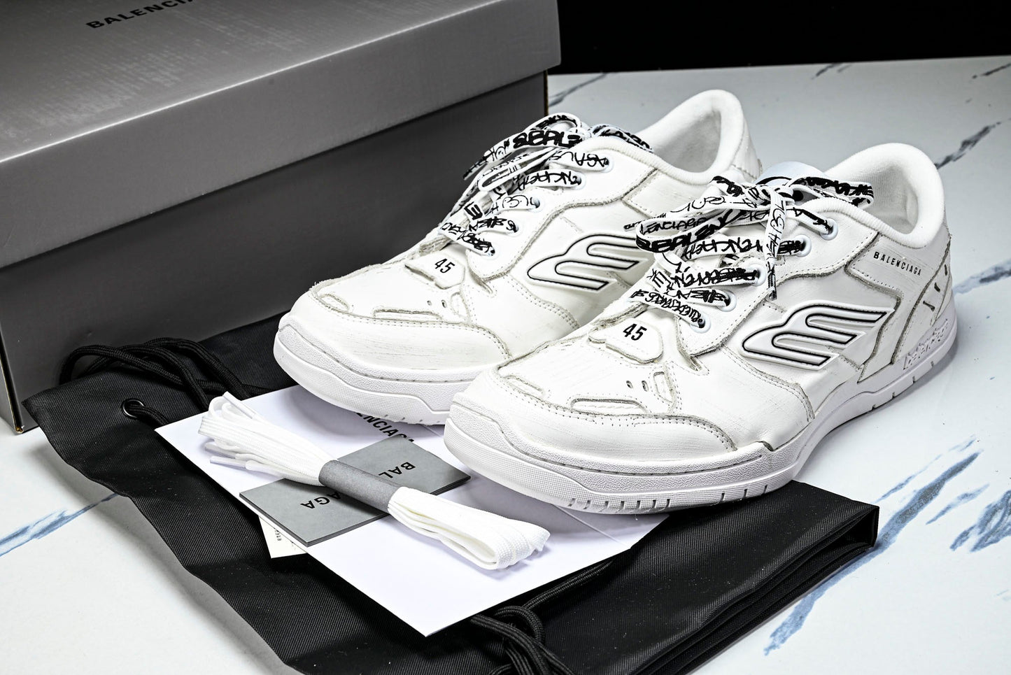 Вalenciaga Hamptons Worn-Out Sneaker 'White'