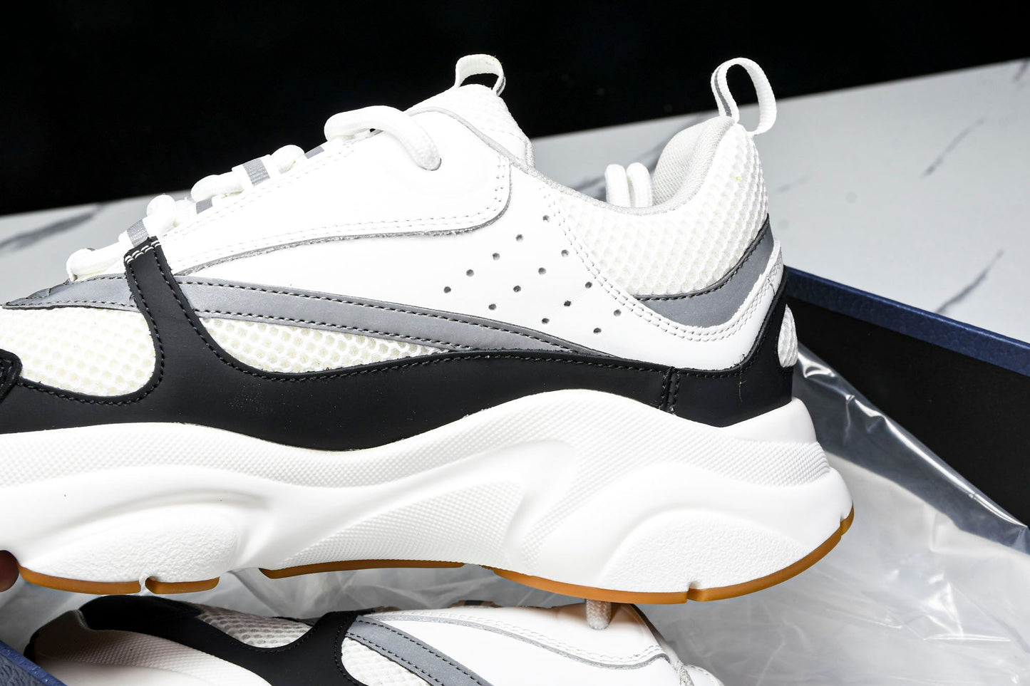 D1or B22 'White Black Gum' - UK 7 / US 8 / EU 41