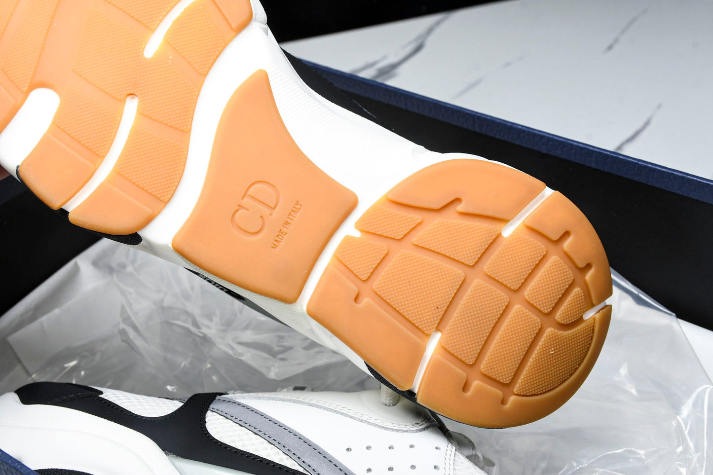 D1or B22 'White Black Gum' - UK 7 / US 8 / EU 41