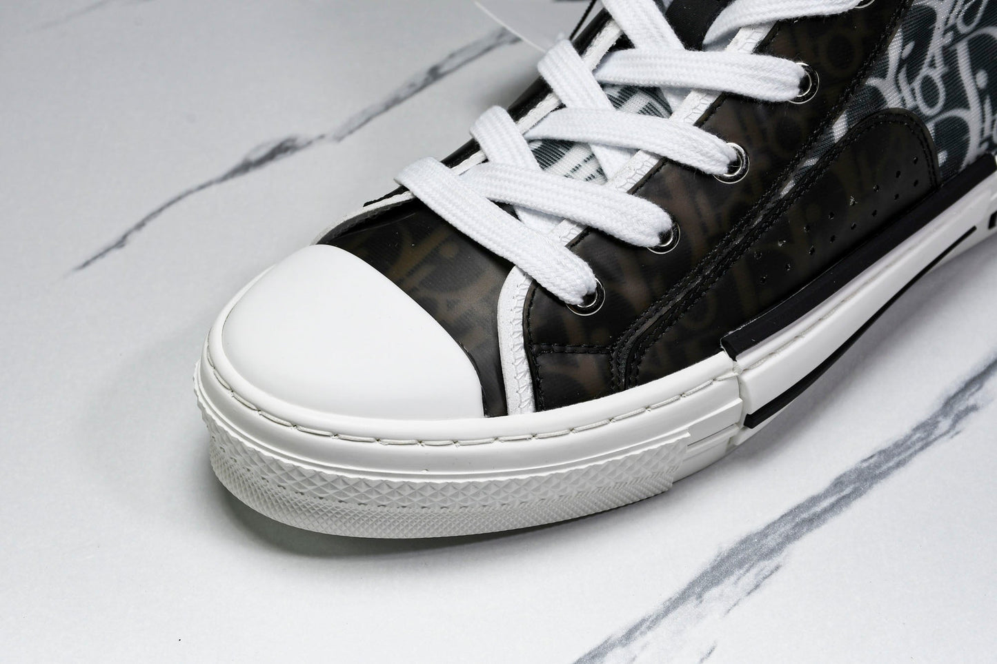 D1or B23 High ‘Oblique Black White’