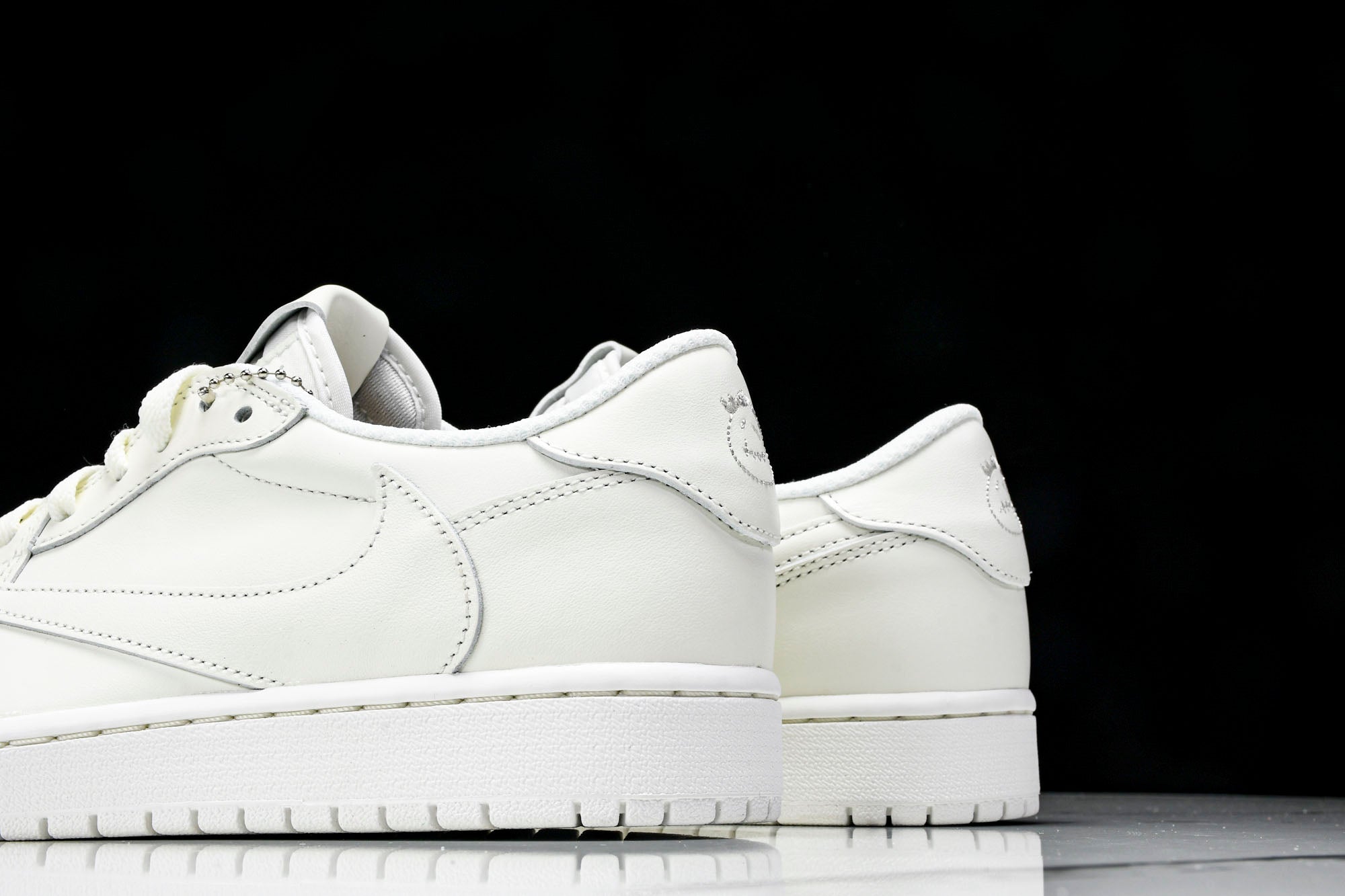 travis scott white shoes