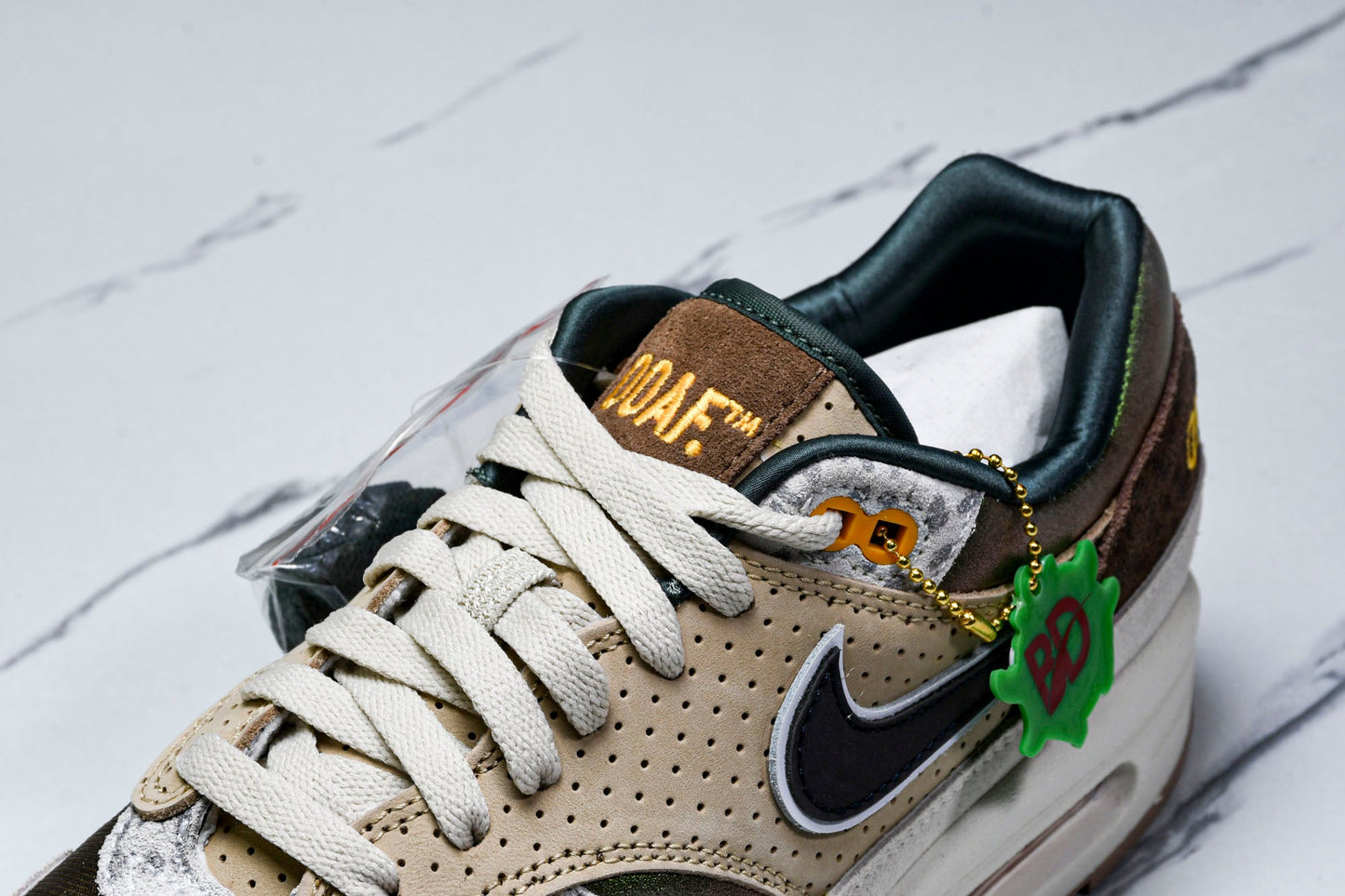 Division Street x AM1 '87 Premium University of Oregon PE - UK 9.5 / US 10.5 / EU 44.5