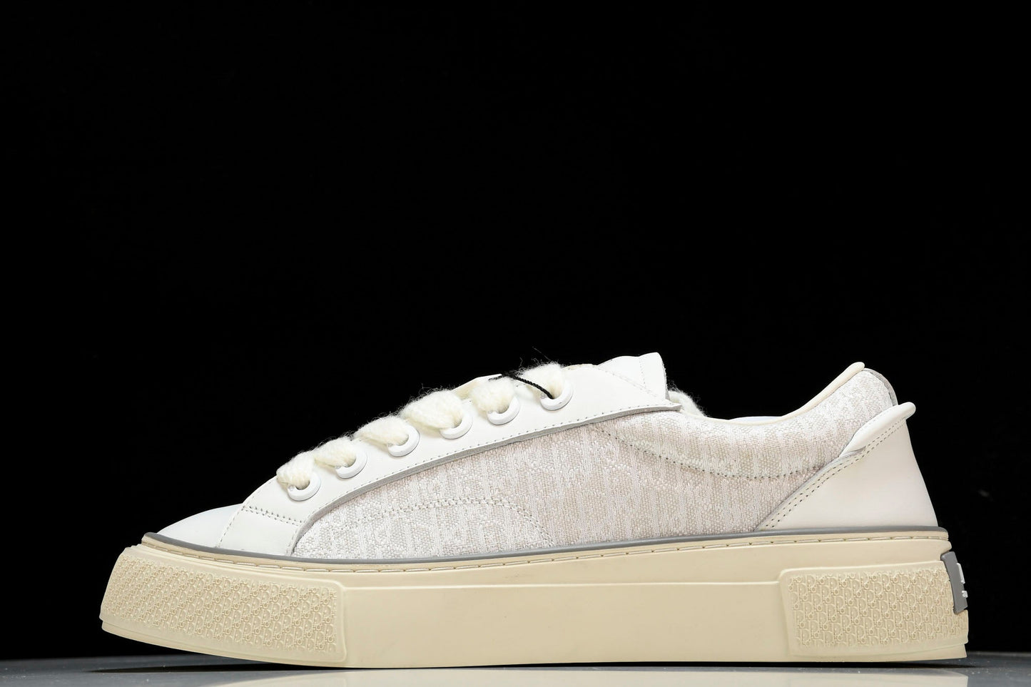 D1or B33 'White Oblique' - UK 11 / US 12 / EU 45