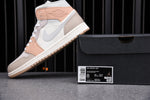 AJ1 Mid ‘Milan’ - UK 6.5 / US 7.5 / EU 40.5