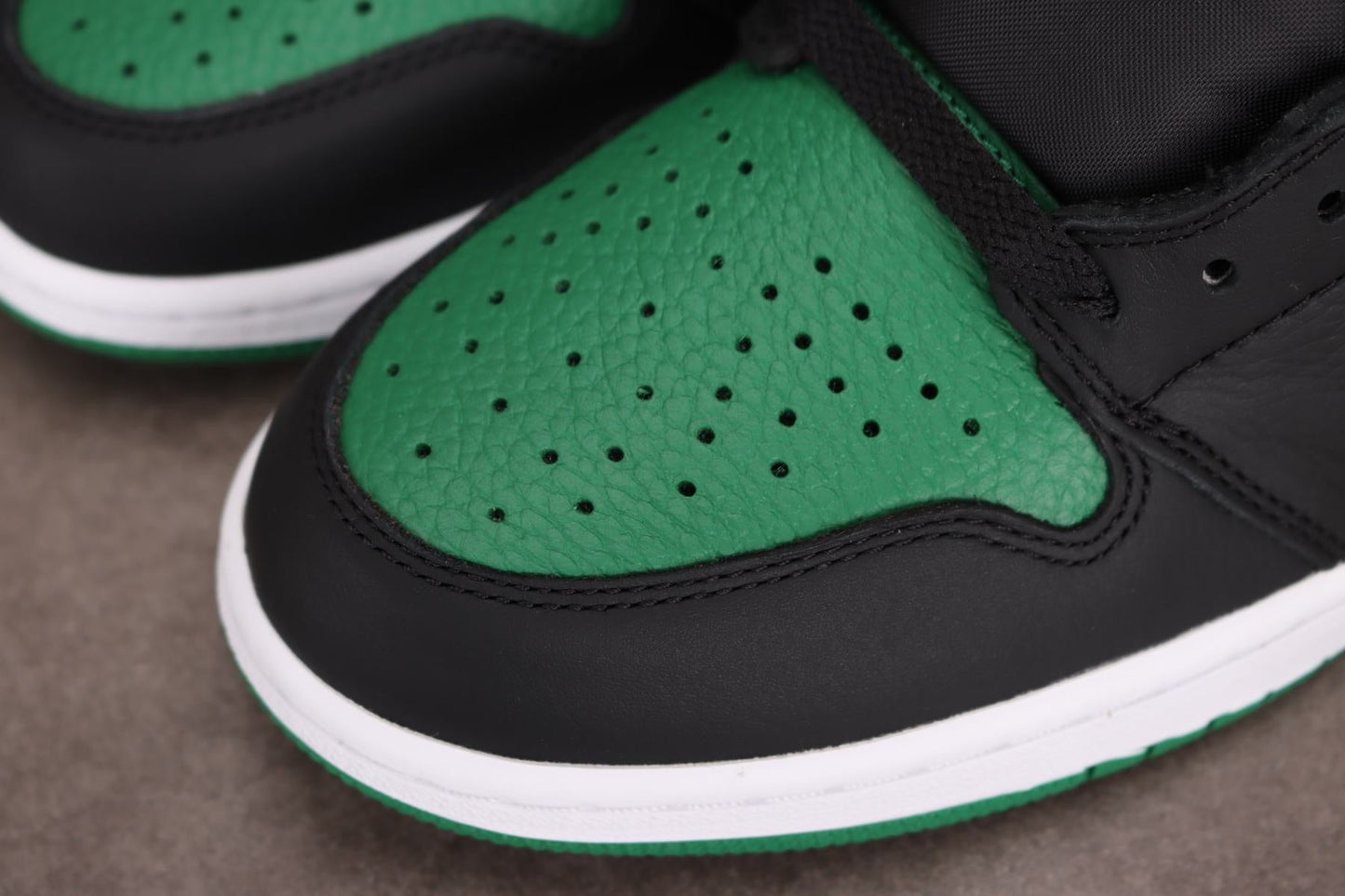 AJ1 Retro High Pine Green 2.0 - UK 11 / US 12 / EU 46
