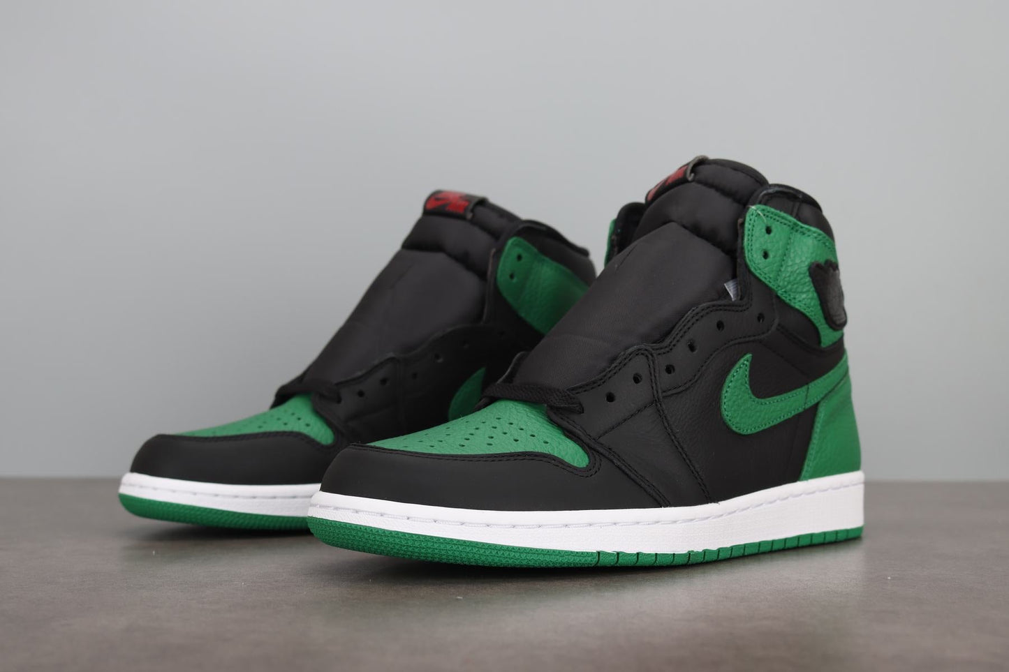 AJ1 Retro High Pine Green 2.0 - UK 11 / US 12 / EU 46