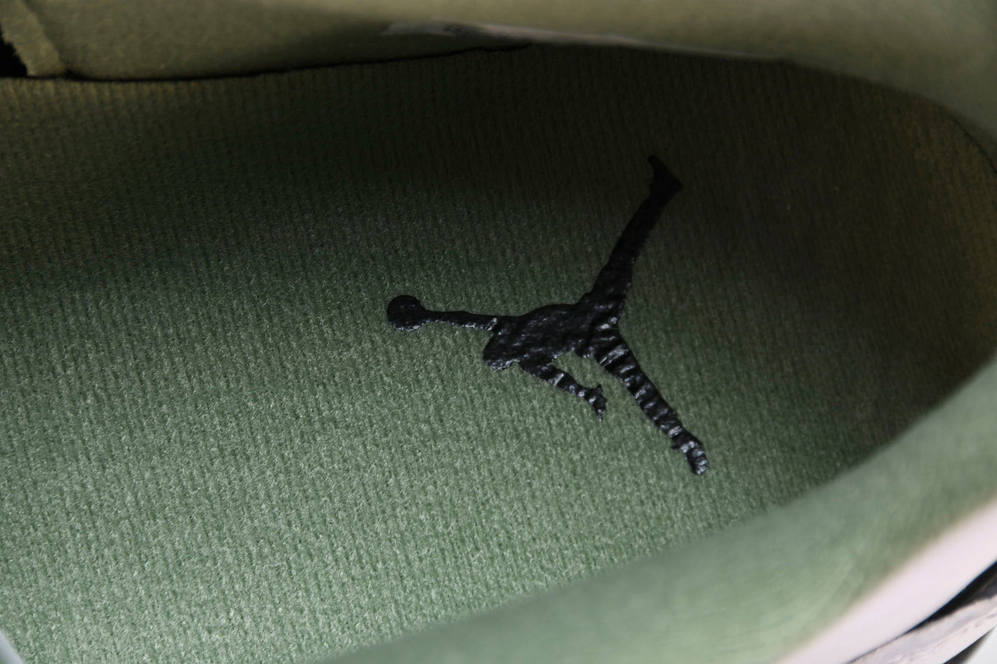 AJ4 Retro 'Seafoam' - UK W 3 (M 3.5) / US W 5.5 (M 4) / EU 36