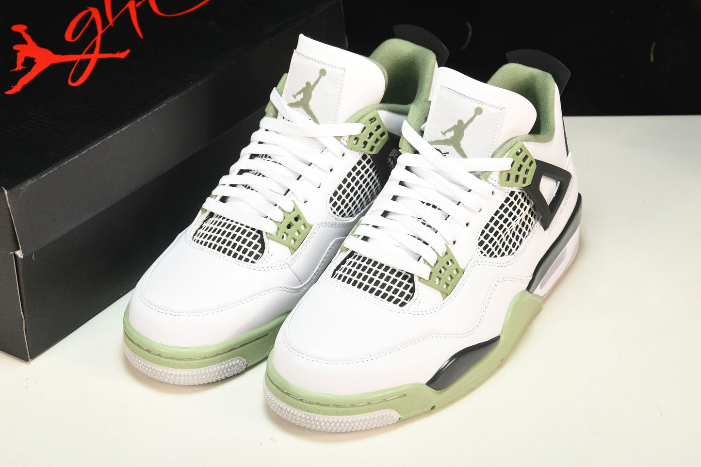 AJ4 Retro 'Seafoam' - UK W 3 (M 3.5) / US W 5.5 (M 4) / EU 36