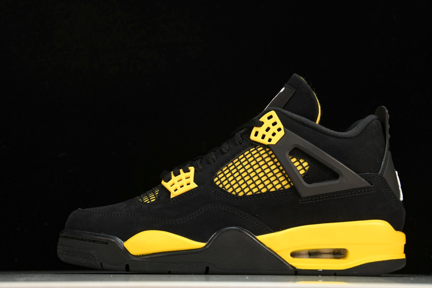 AJ4 Retro 'Thunder' 2023 - UK W 4.5 (M 5) / US W 7 (M 5.5) / EU 38