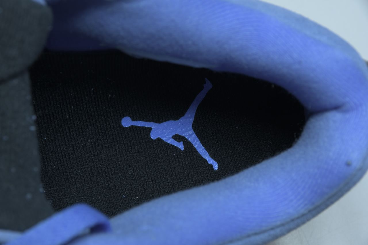 AJ4 Retro 'University Blue' - UK W 3 (M 3.5) / US W 5.5 (M 4) / EU 36