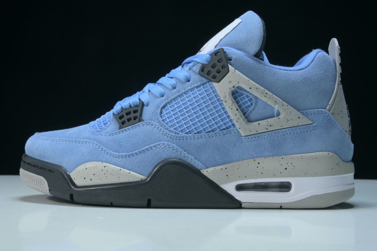 AJ4 Retro 'University Blue' - UK W 3 (M 3.5) / US W 5.5 (M 4) / EU 36