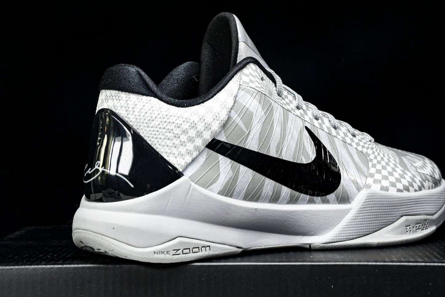 Kobe 5 Protro Demar Derozan PE 'Zebra'
