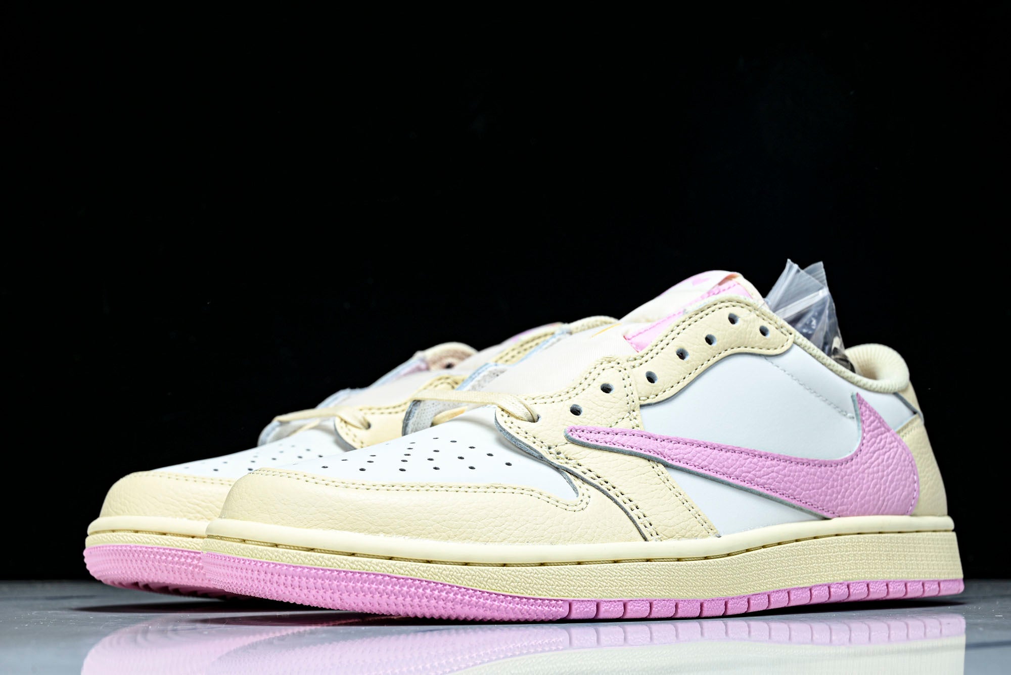 Travis Scott AJ1 Retro Low OG 'Muslin Shy Pink'