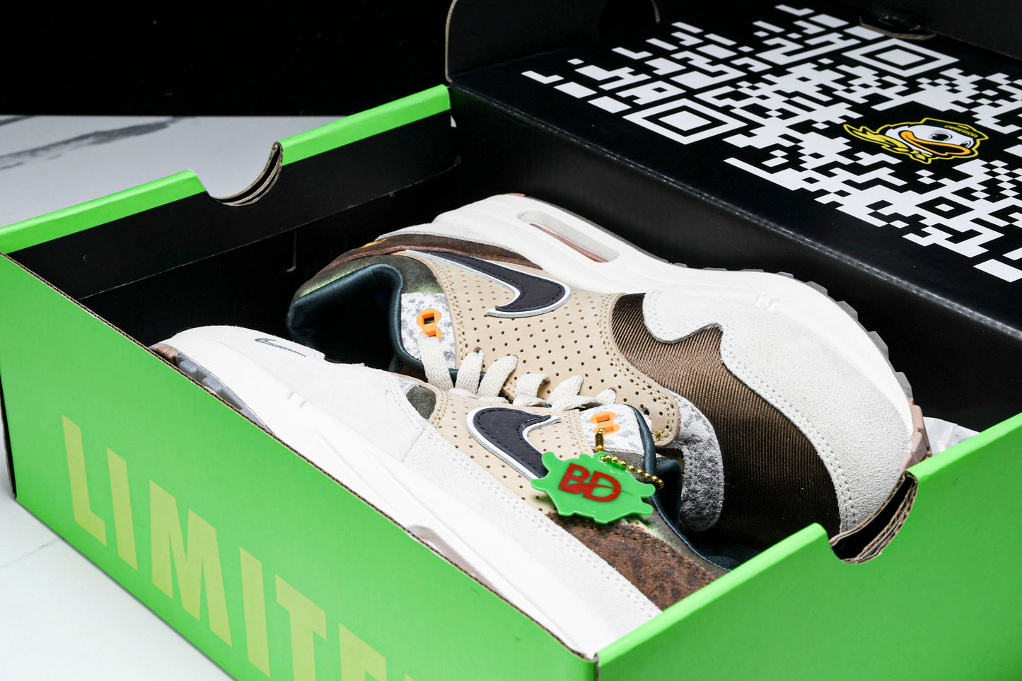 Division Street x AM1 '87 Premium University of Oregon PE - UK 9.5 / US 10.5 / EU 44.5