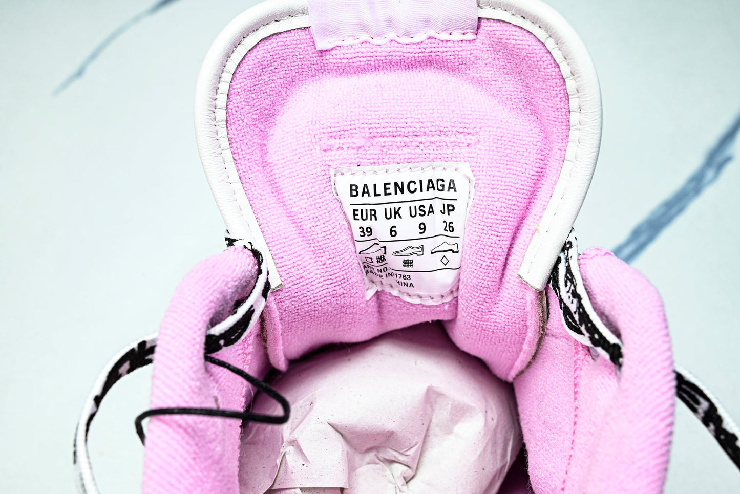 Вalenciaga Hamptons Worn-Out Sneaker 'White Pink'