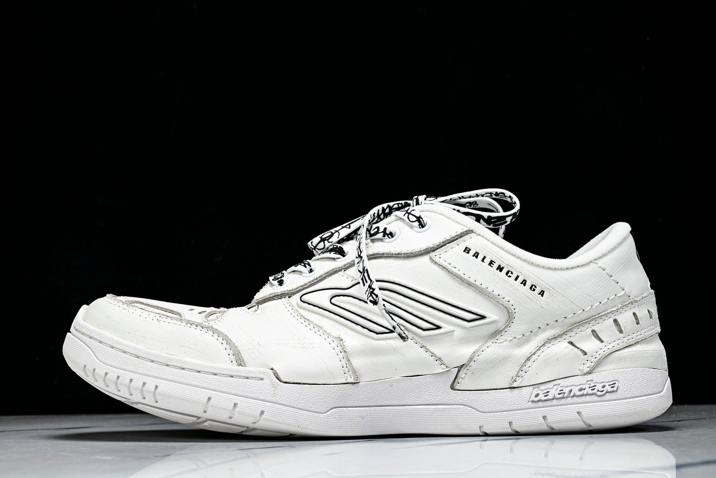 Вalenciaga Hamptons Worn-Out Sneaker 'White'