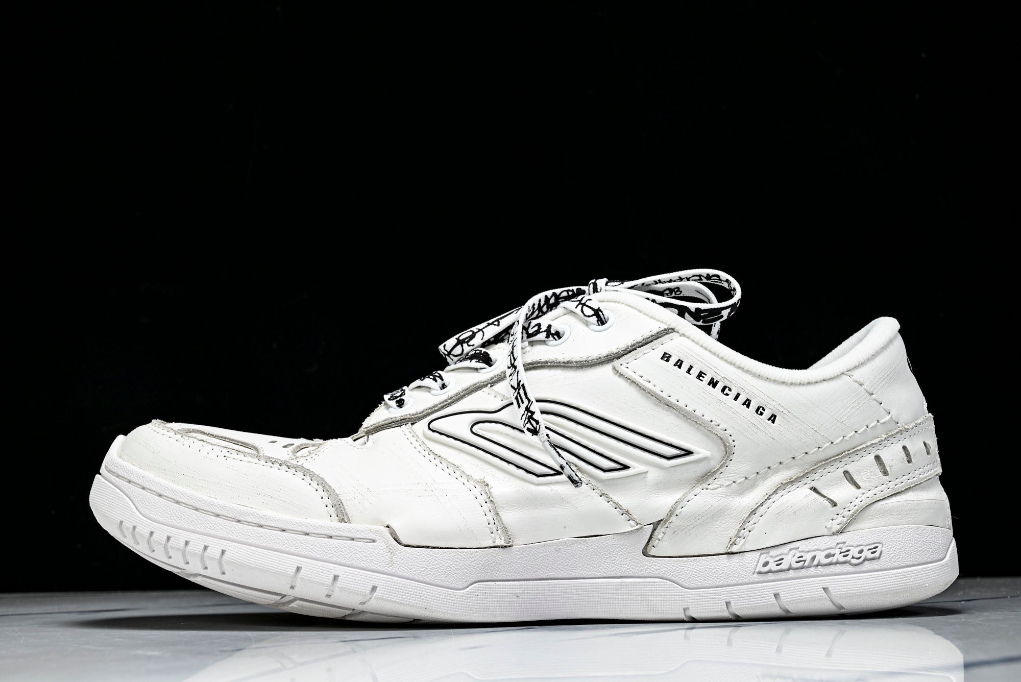 Вalenciaga Hamptons Worn-Out Sneaker 'White'