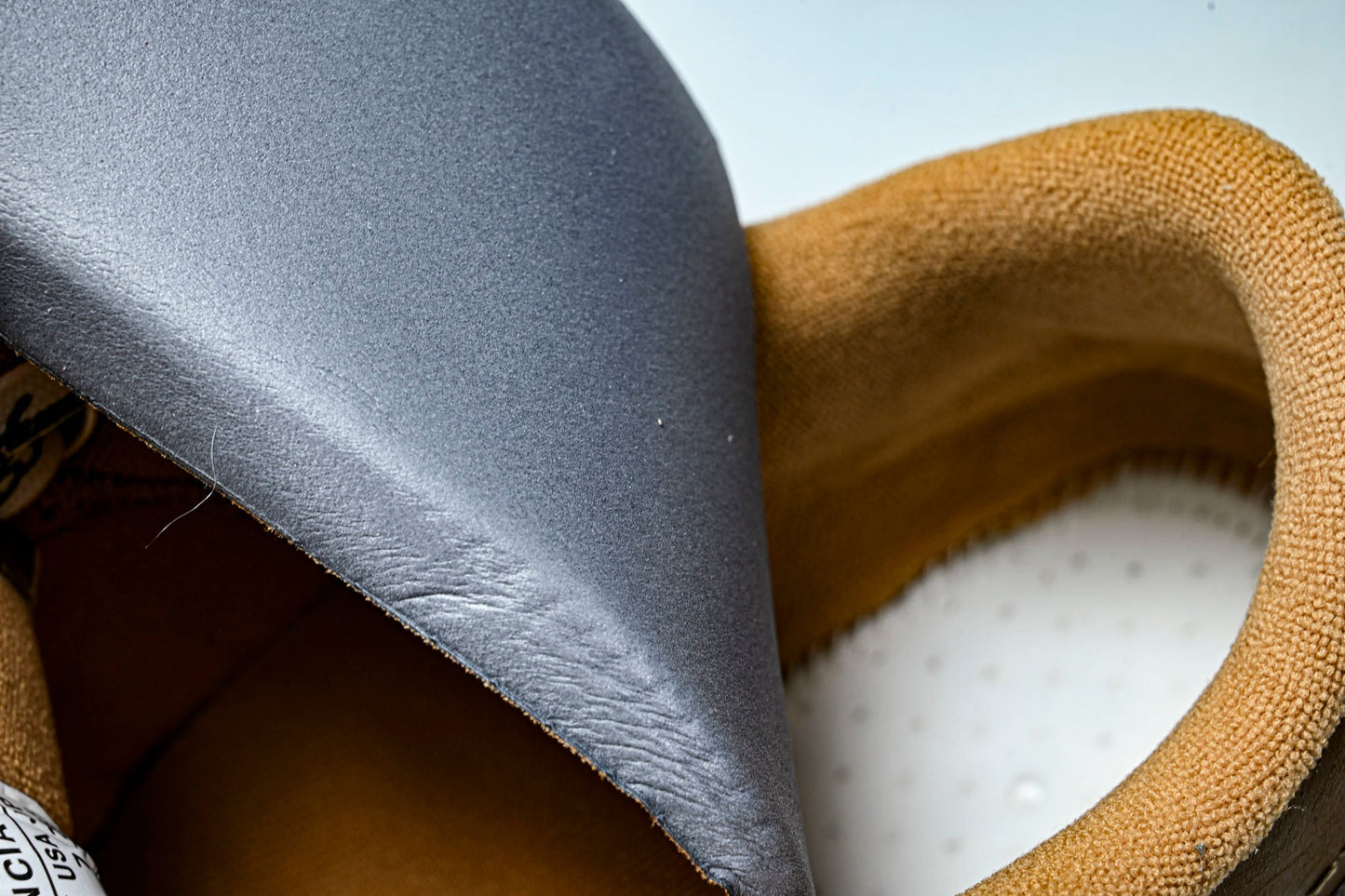 Вalenciaga Hamptons Worn-Out Sneaker 'Camel Brown'
