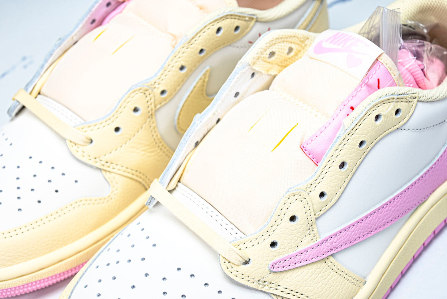 Travis Scott AJ1 Retro Low OG 'Muslin Shy Pink'