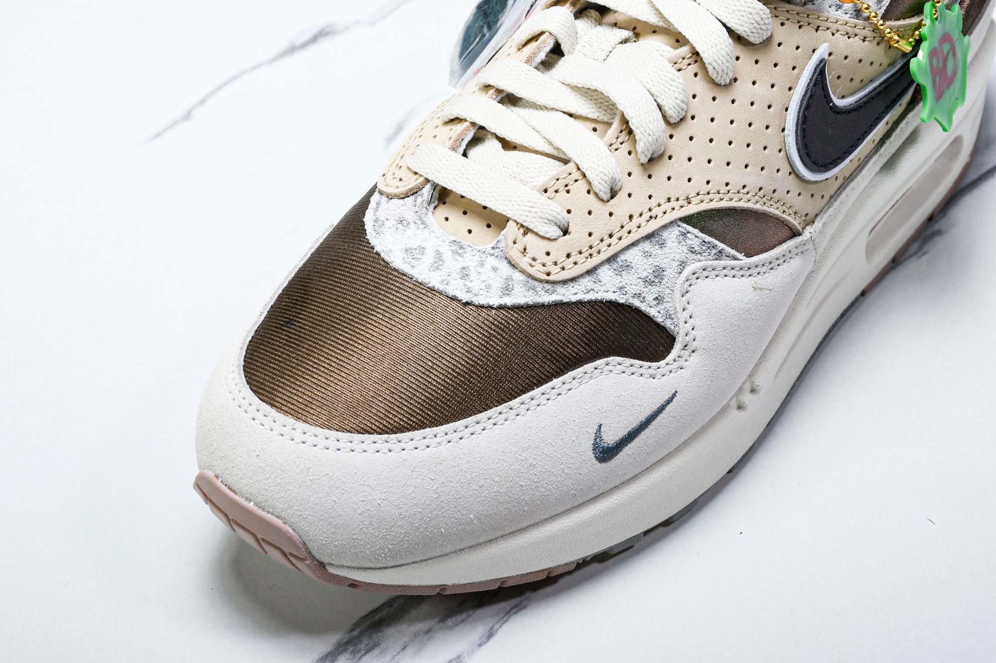 Division Street x AM1 '87 Premium University of Oregon PE - UK 9.5 / US 10.5 / EU 44.5