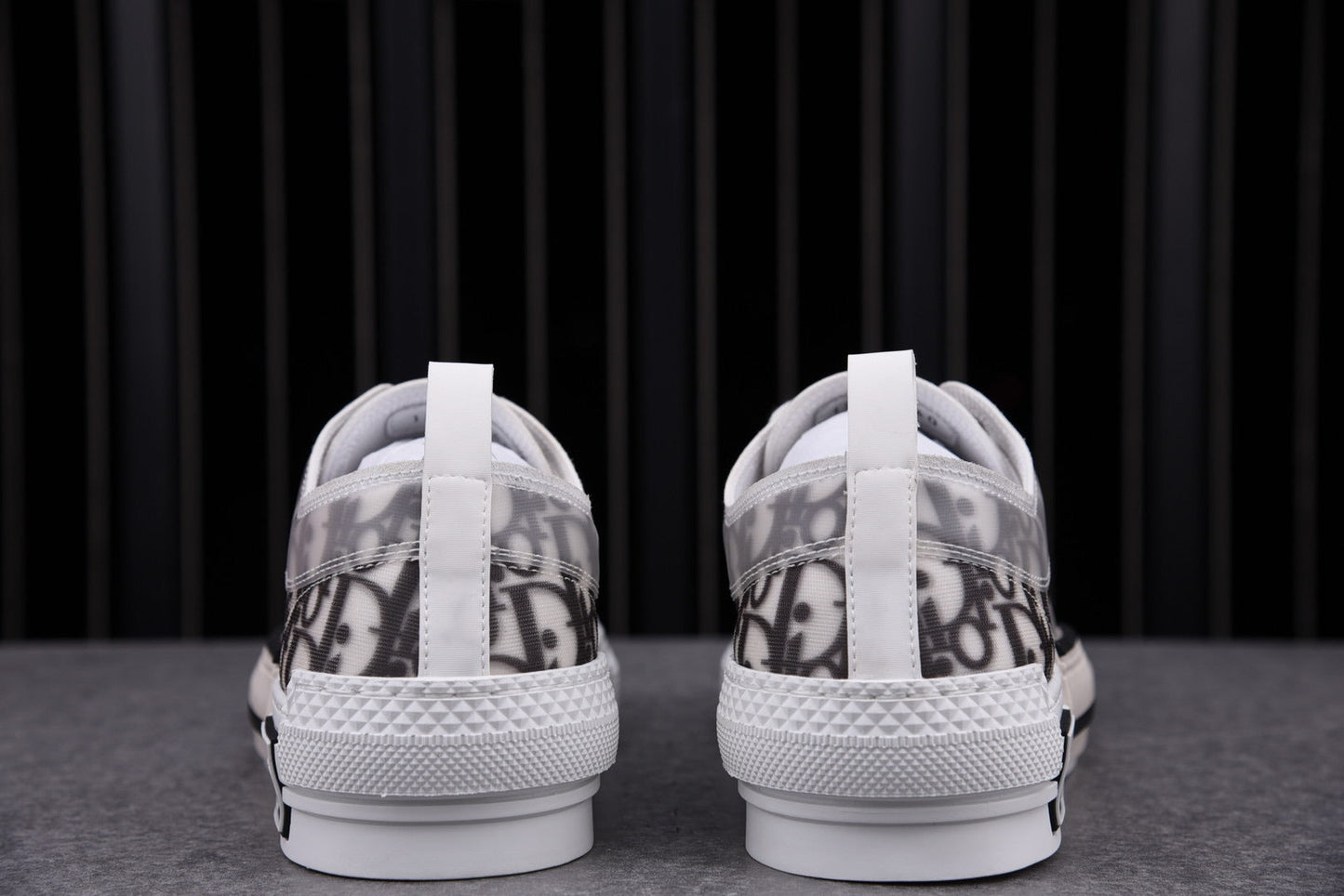 D1or B23 Low ‘Black White’ - UK 8 / US 9 / EU 42