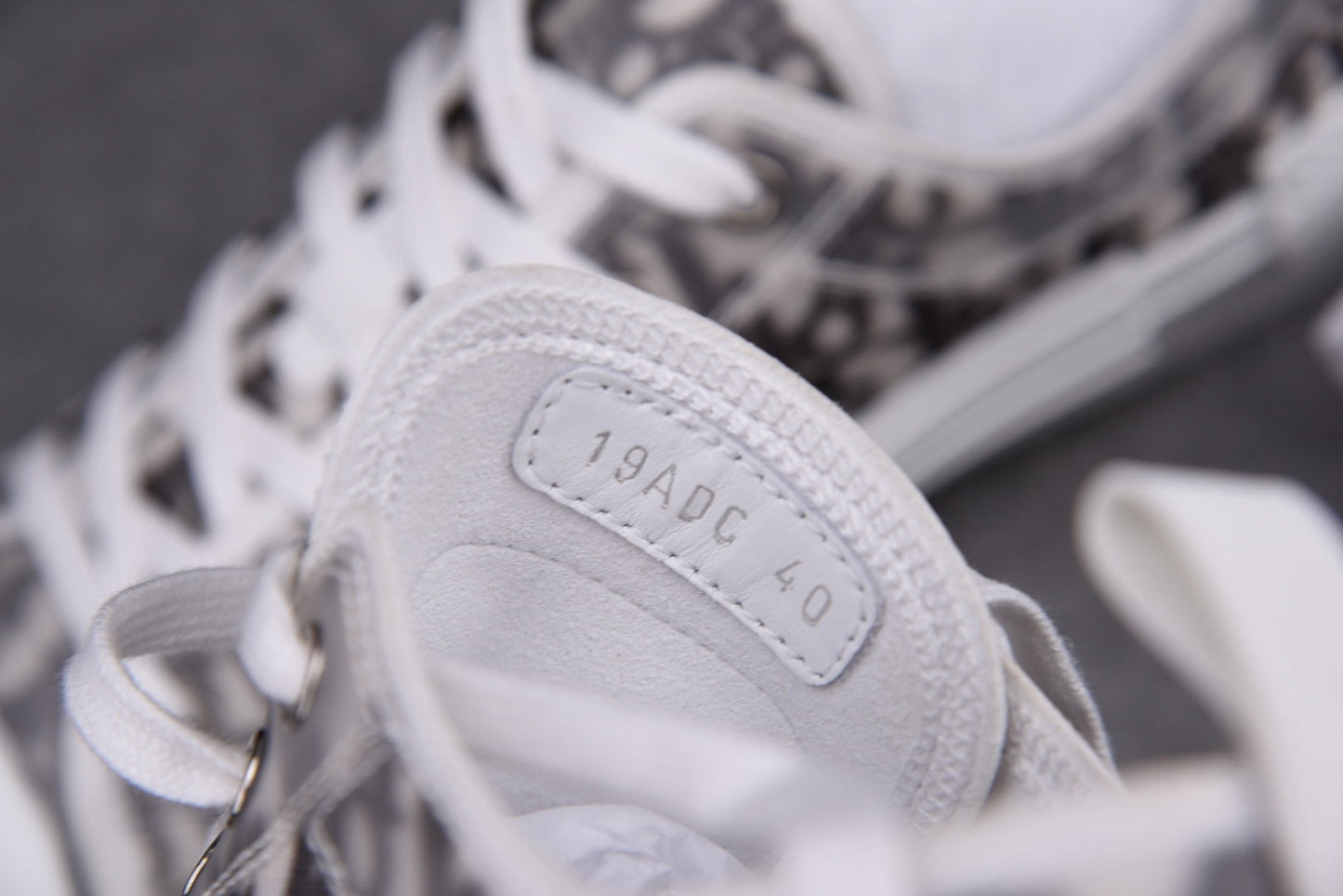D1or B23 Low ‘Black White’ - UK 8 / US 9 / EU 42