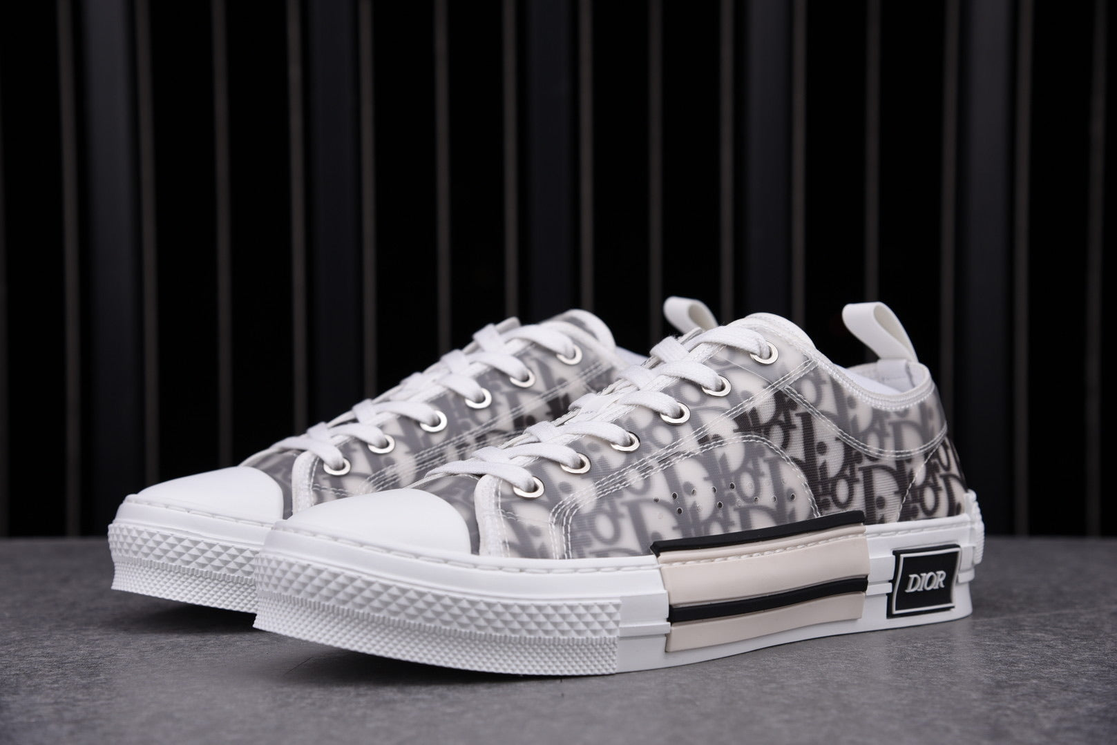 D1or B23 Low ‘Black White’ - UK 8 / US 9 / EU 42