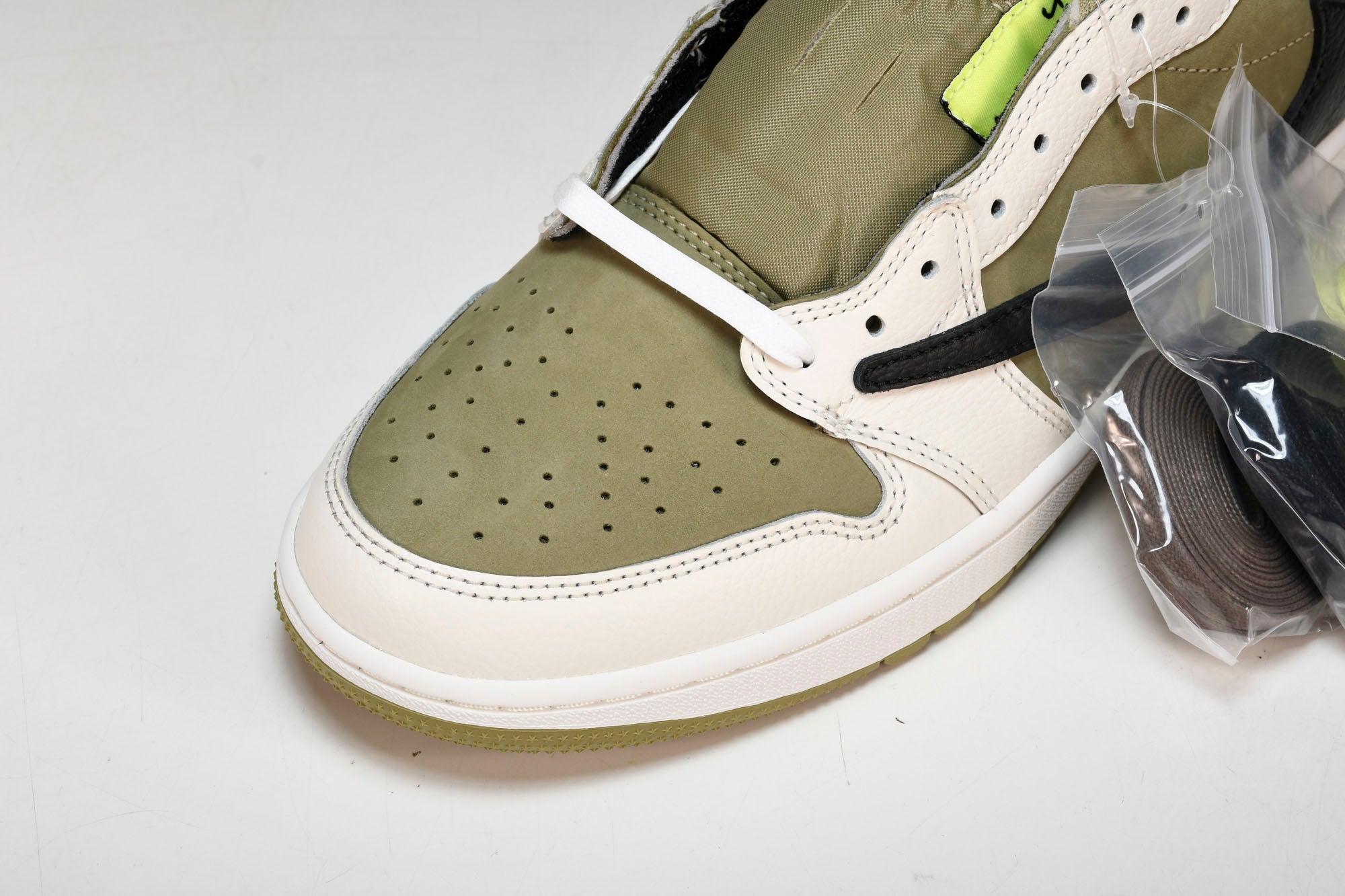 Travis Scott x AJ1 Low 'Golf' - UK W 3 (M 3.5) / US W 5.5 (M 4) / EU 36