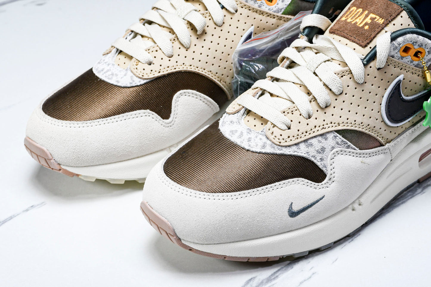 Division Street x AM1 '87 Premium University of Oregon PE - UK 9.5 / US 10.5 / EU 44.5