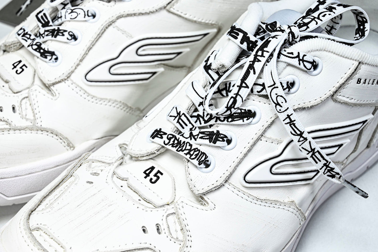 Вalenciaga Hamptons Worn-Out Sneaker 'White'