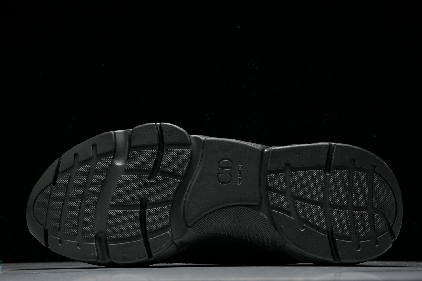 D1or B22 'Black Reflective'
