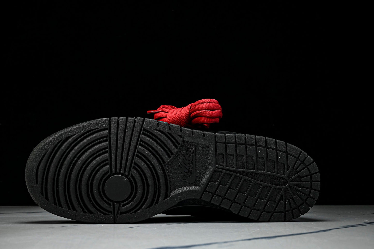 SB Dnk Low x Supreme 94 Black