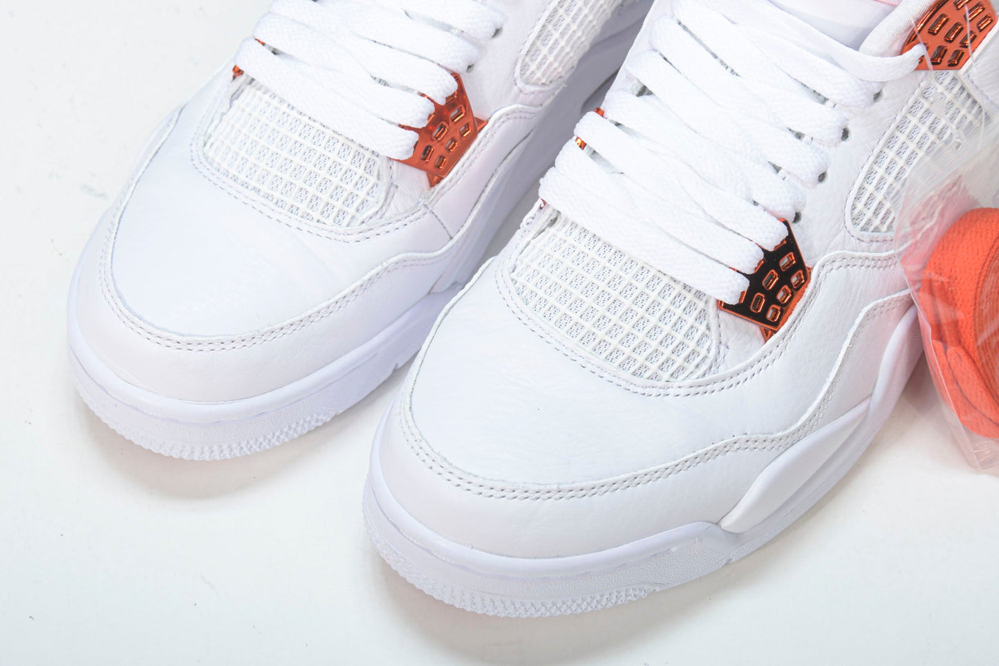 AJ4 Retro OG 'Orange Metallic' - UK 9.5 / US 10.5 / EU 44.5