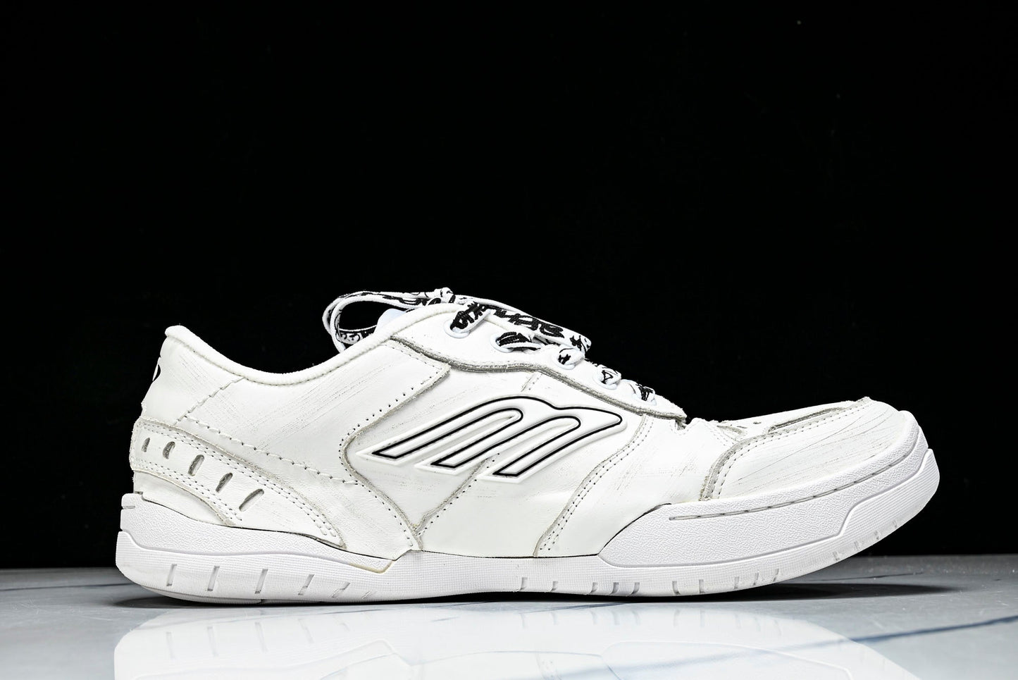 Вalenciaga Hamptons Worn-Out Sneaker 'White'