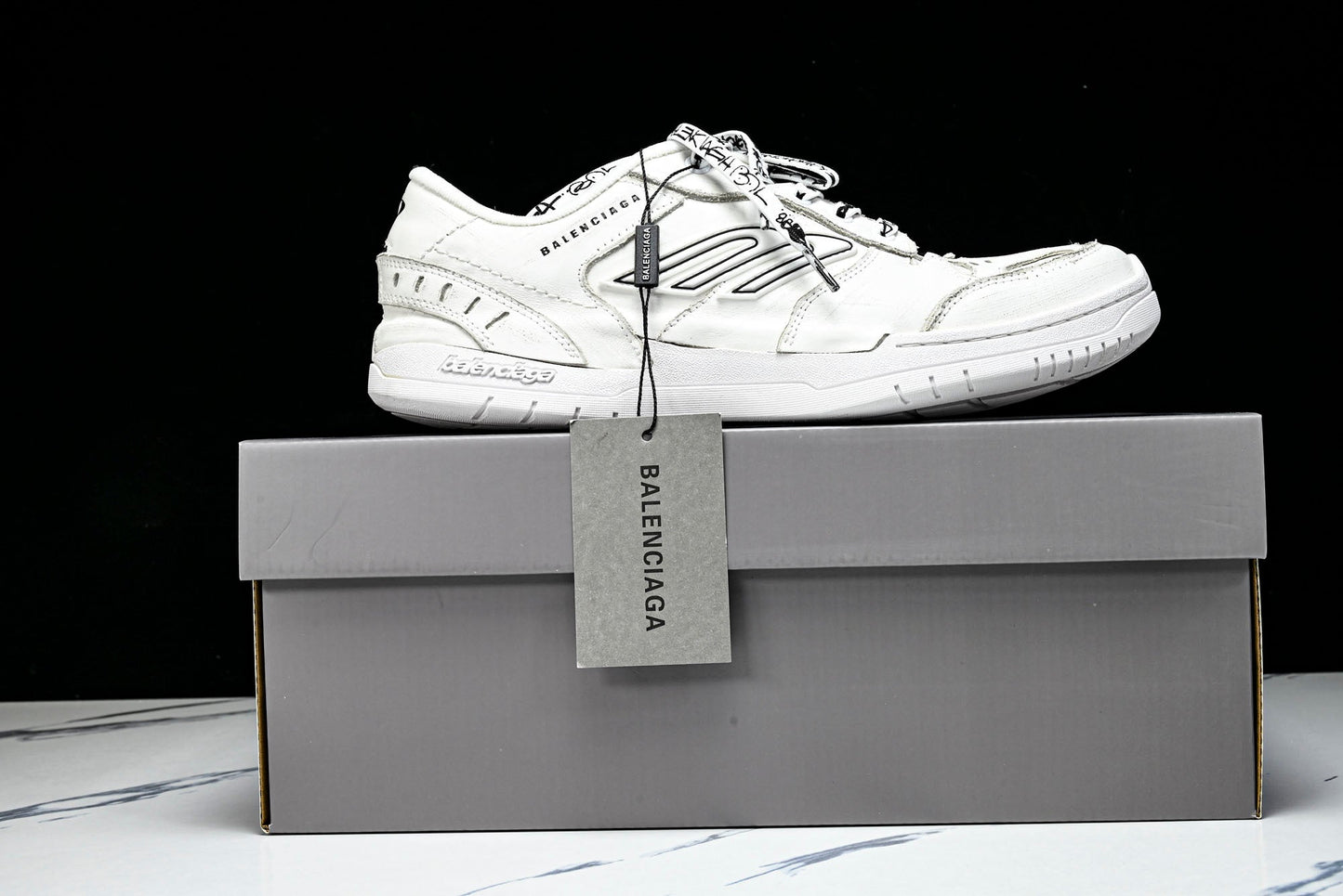 Вalenciaga Hamptons Worn-Out Sneaker 'White'