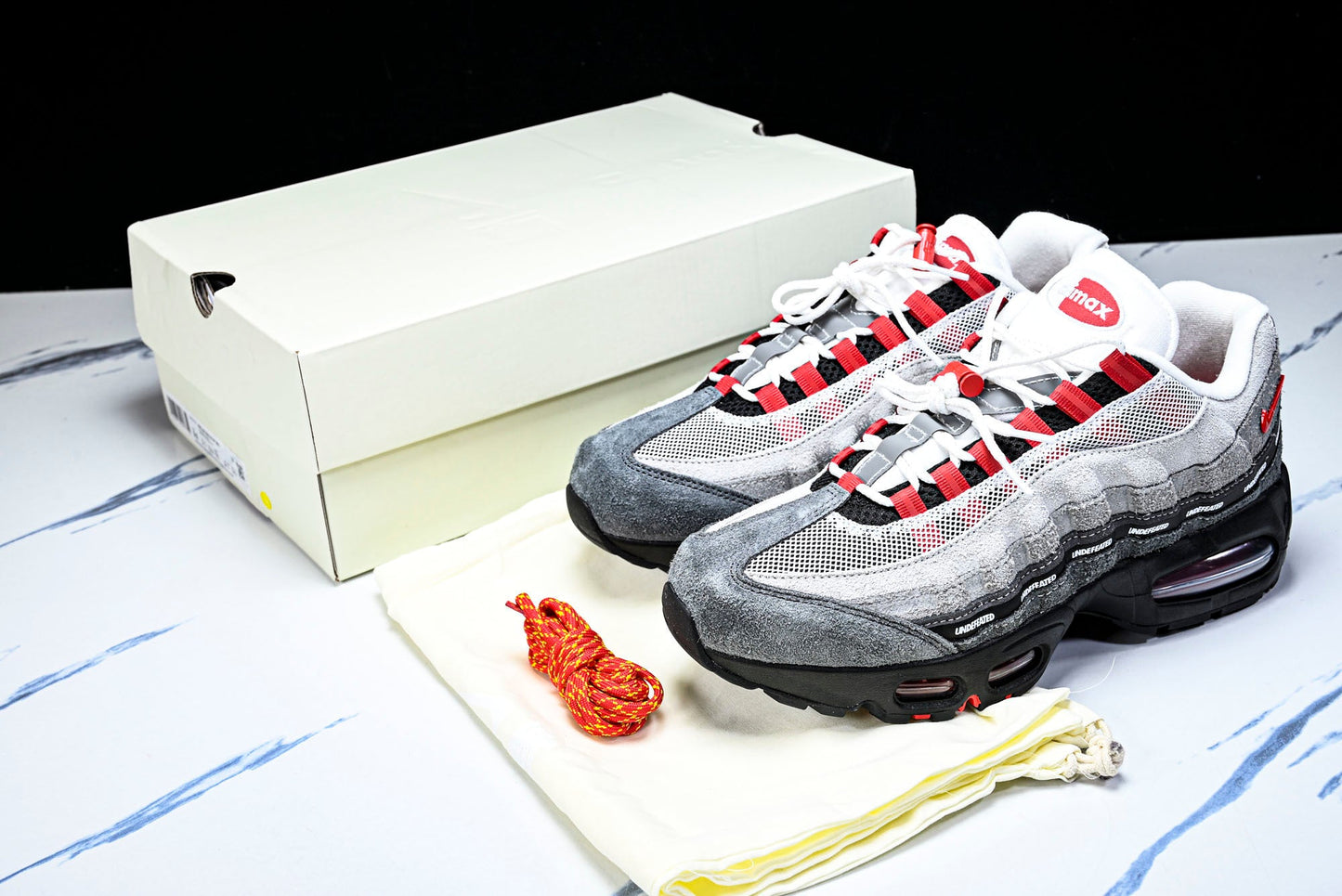 Undefeated x AM95 Geo Exclusive Pack 'Tokyo Bright Crimson'
