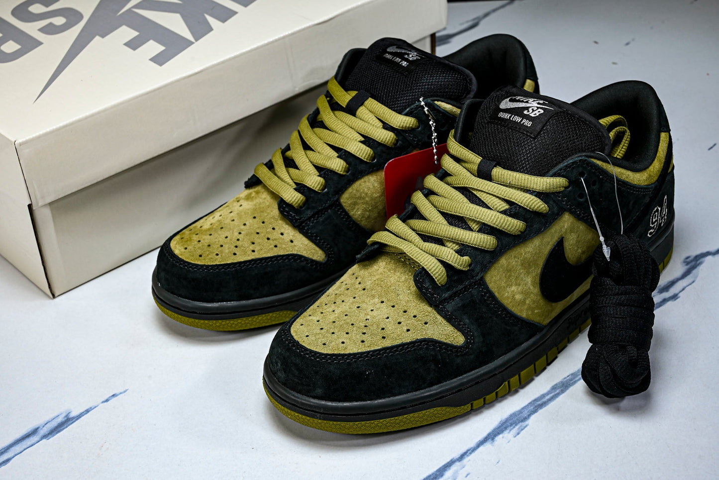 SB Dnk Low x Supreme 94 Camper Green