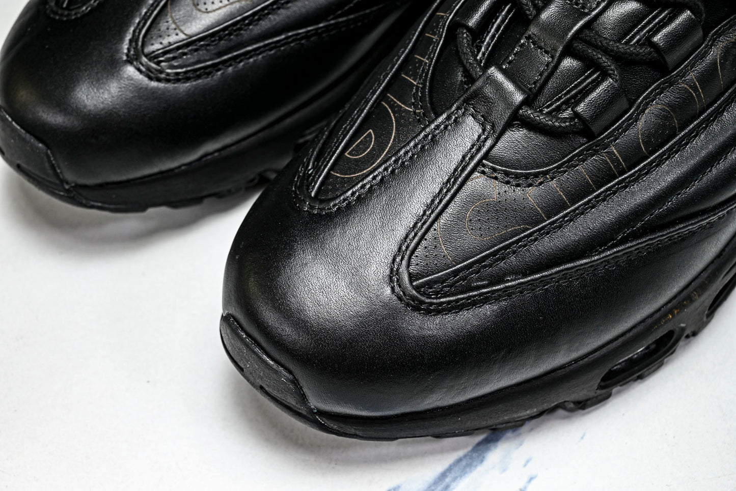 Supreme x AM95 Lux 'Black'