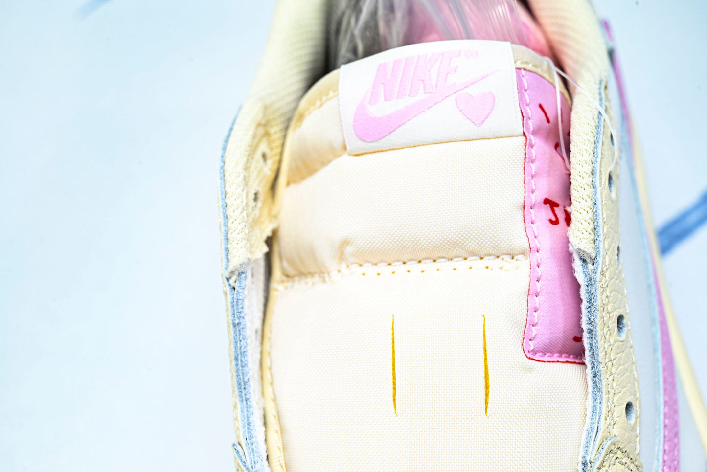 Travis Scott AJ1 Retro Low OG 'Muslin Shy Pink'