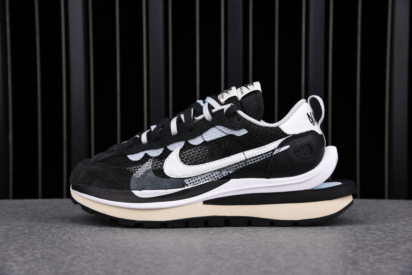 Sacai VaporWaffle Black White - UK 4.5 (W 4) / US 5 (W 6.5) / EU 37.5