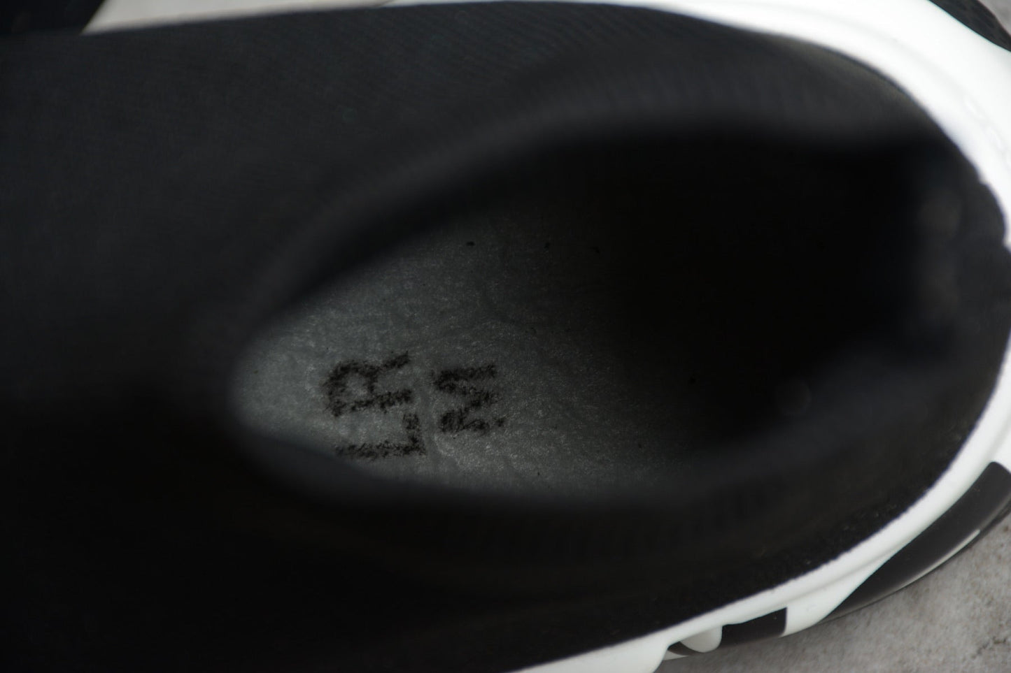 Speed Trainers “Graffiti Black” - UK 9 / US 10 / EU 43