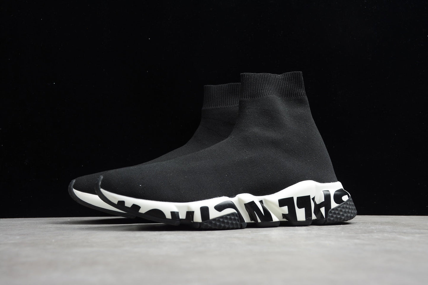 Speed Trainers “Graffiti Black” - UK 9 / US 10 / EU 43